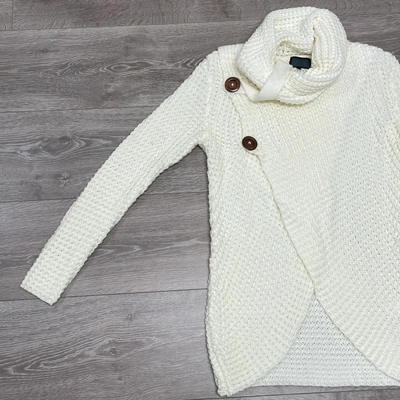 Cream Cowl Neck Chunky Sweater Wooden Buttons Surplice Front M/L - Picture 7 of 15